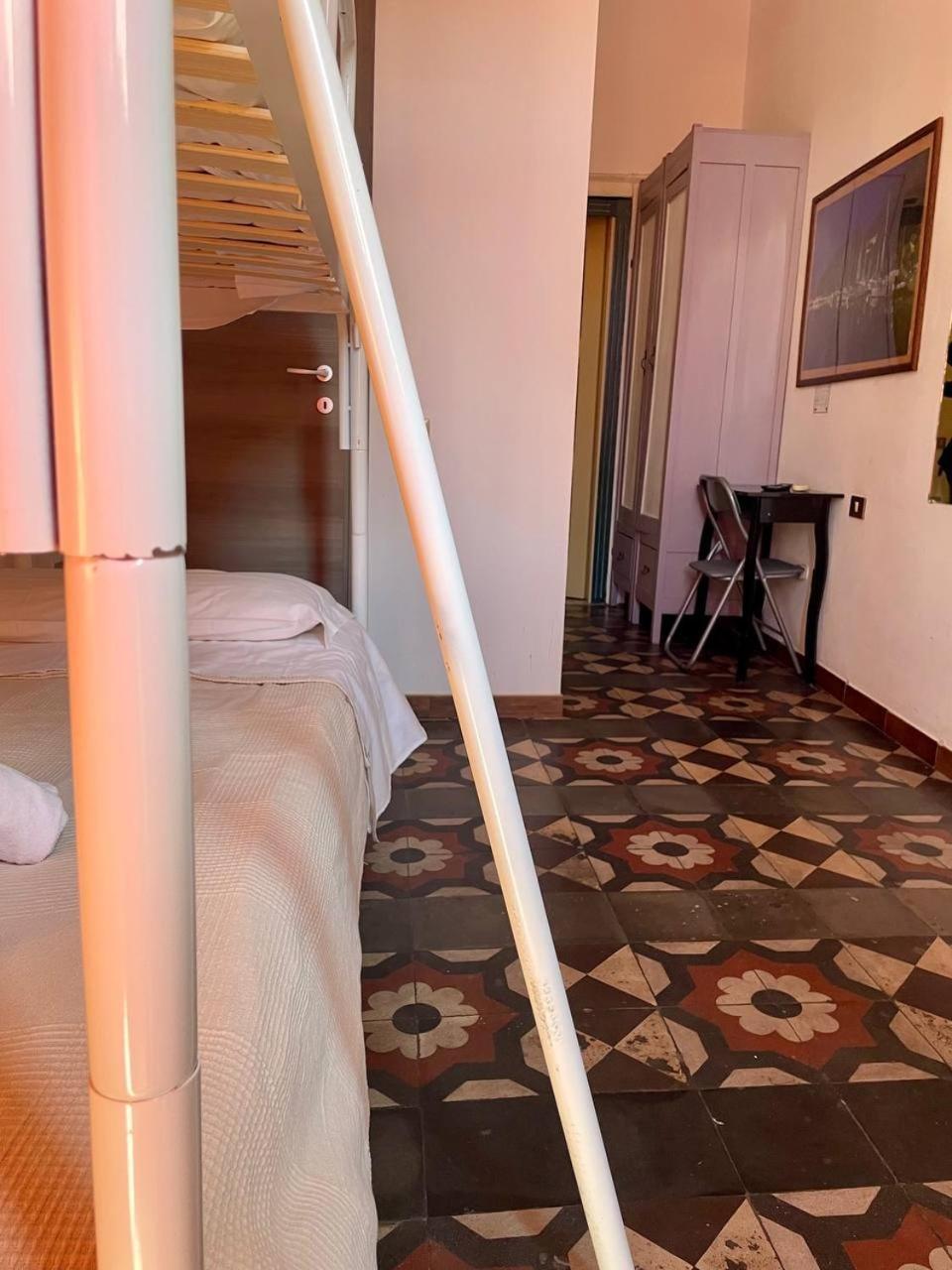 Onlyrooms III - Recommended For Under 30S Cagliari Rum bild